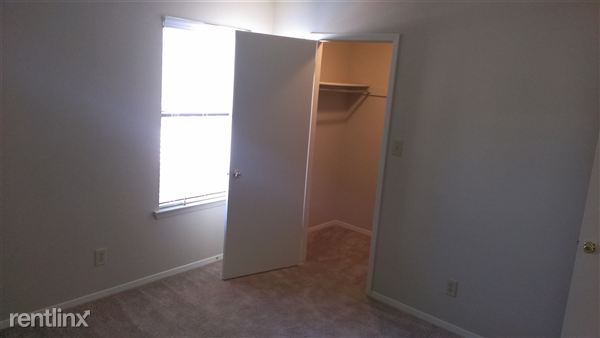 Building Photo - 3847 Green Valley Dr