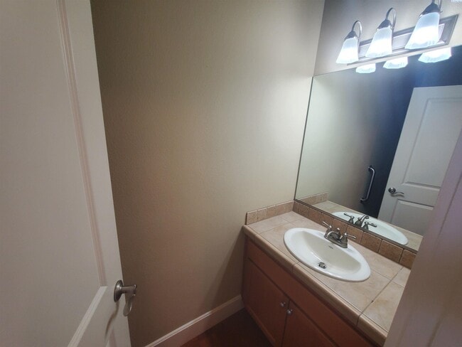 Building Photo - Columbia Point condo for rent