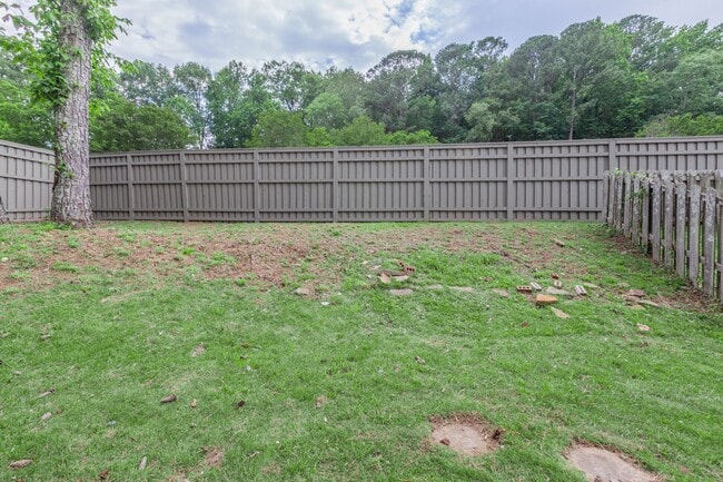 Building Photo - Charming 2-Bedroom, 1.5-Bath Townhouse in ...