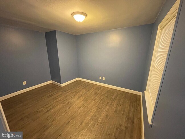 Building Photo - 530 Villa Ave