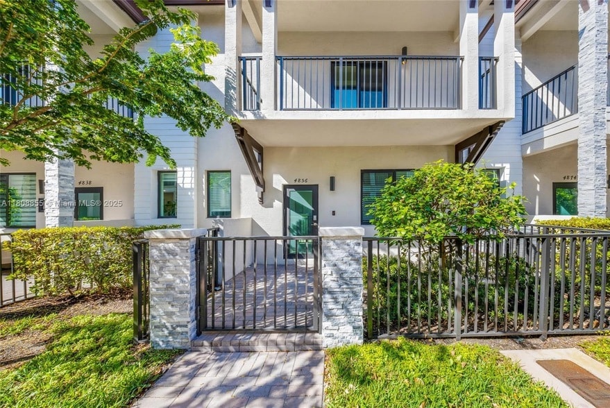 Foto principal - 4856 NW 83rd Pkwy