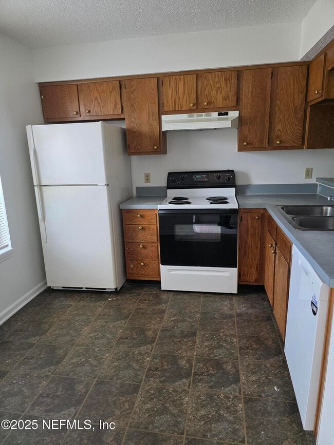 Building Photo - 4645 Barnes Rd S