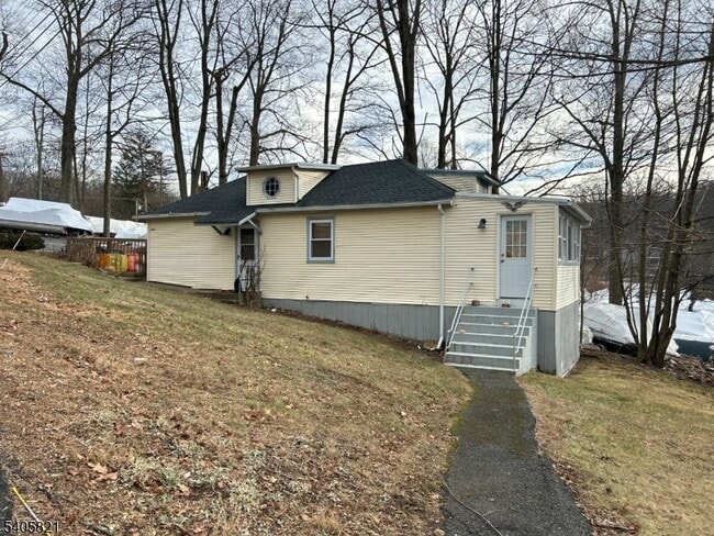 Building Photo - 19 Windemere Ave