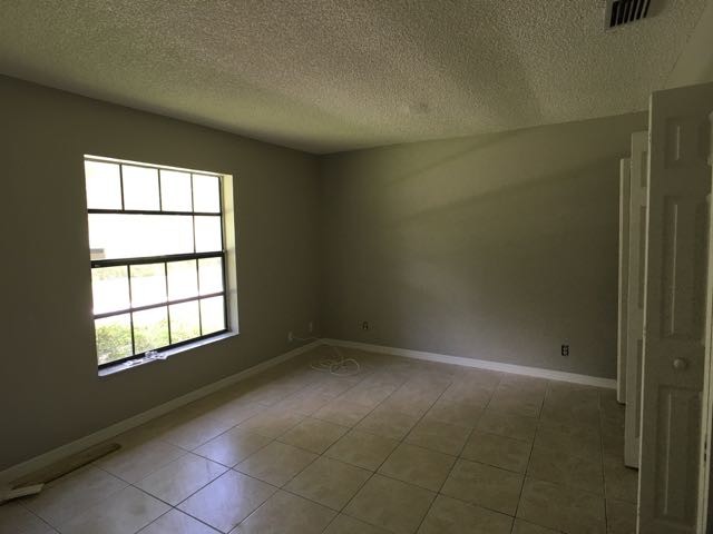 Building Photo - 4278 Woodstock Dr