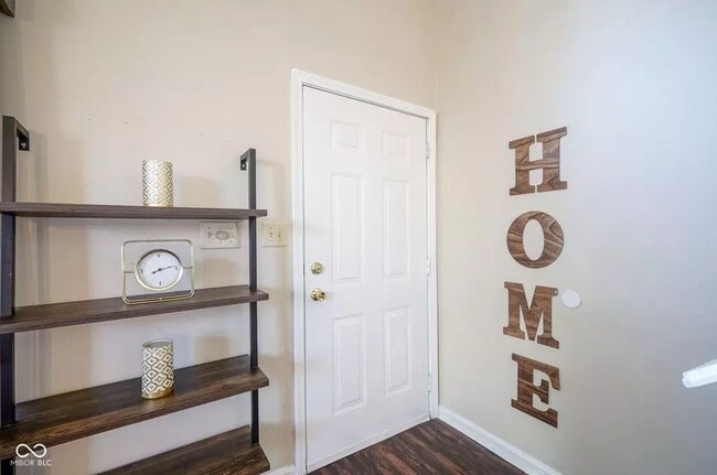 entryway - 9904 Worthington Blvd