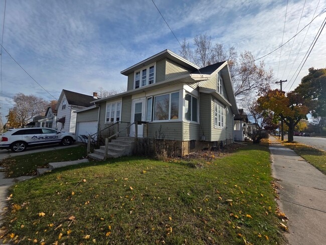 Building Photo - 1715 Marshall St