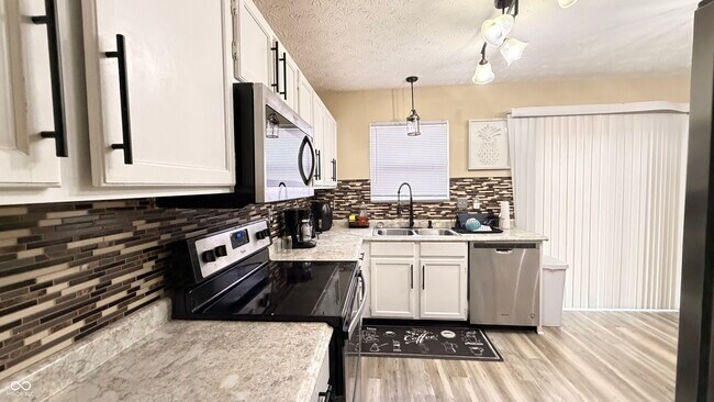 Foto del edificio - 6010 Lakeside Manor Ave