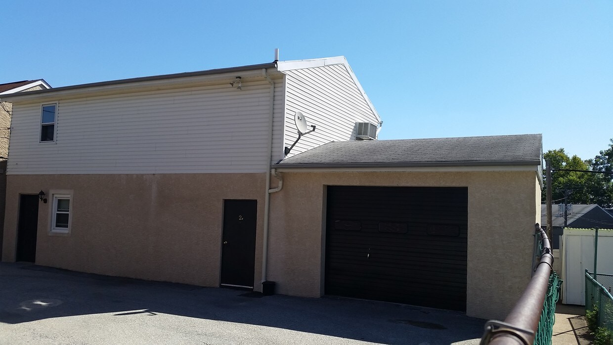 Building Photo - 1102 S Broom St