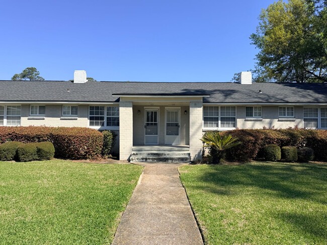 Building Photo - 1BD/1B Apartment near VSU.