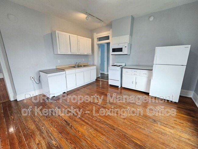 Building Photo - 822 W Maxwell St