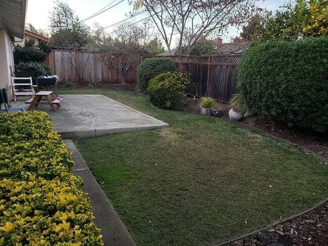 Building Photo - 1376 Bobolink Cir
