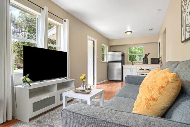 Building Photo - 1022 E 25th Ave