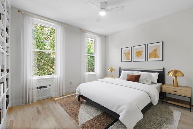 Foto del edificio - 1120 Hudson St