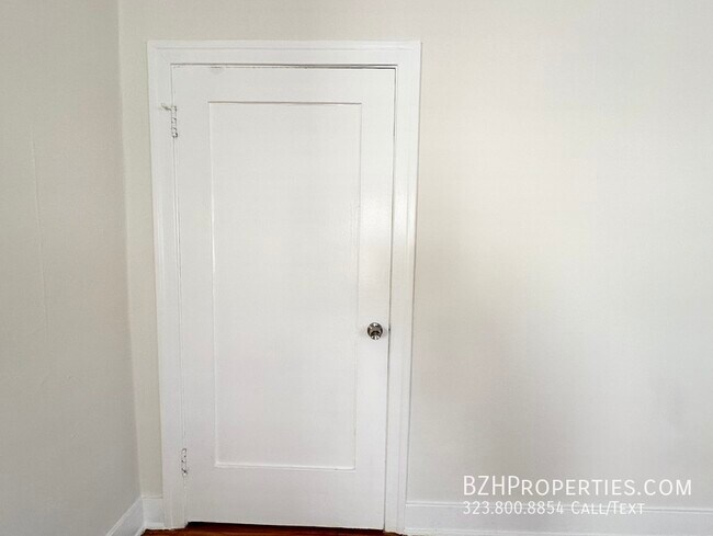 Building Photo - Newly Renovated 1Bedroom 1Bathroom In Prim...