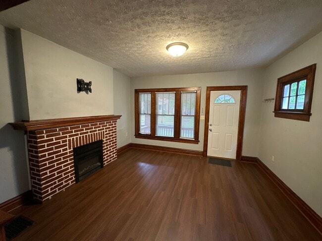 Building Photo - 178 E Tompkins St