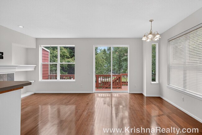 Building Photo - Gorgeous 3 BD | 2.5 BA Townhome | Popular Amberglen Townhomes Neighborhood | Beautiful Backyard |...