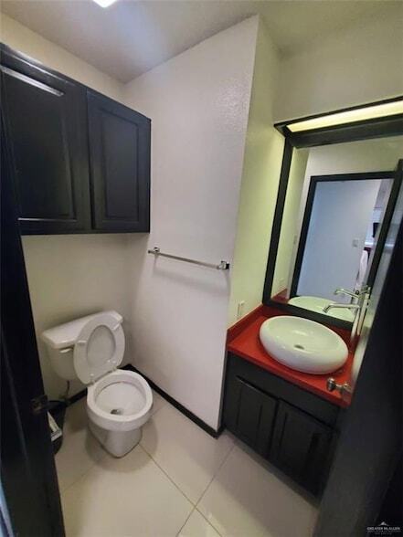 Foto del edificio - 120 Sunflower Ave