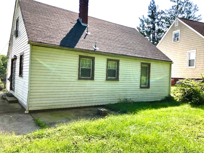 Building Photo - 6367 Helen St