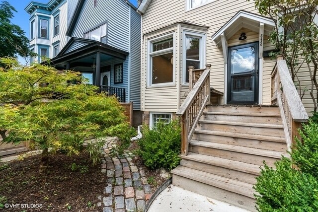 Primary Photo - 2430 N Hamlin Ave
