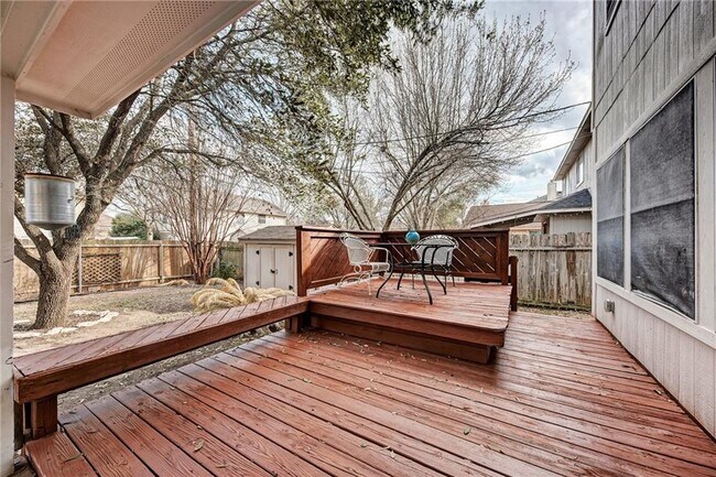 Foto del edificio - 1813 White Oak Loop