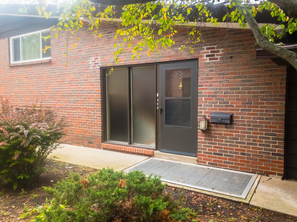 342 W Russell St Unit 419, Barrington, IL 60010 Apartments in