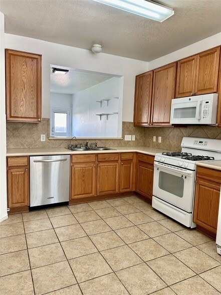 Foto del edificio - 29740 Sullivan Oaks Dr