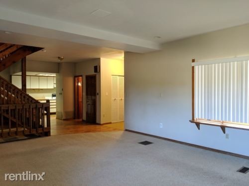 Building Photo - 3 br, 2.5 bath Apartment - 295 S Hoyt St