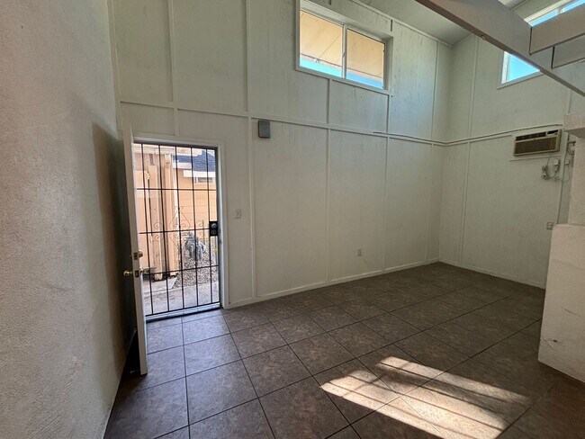 Building Photo - El Paso