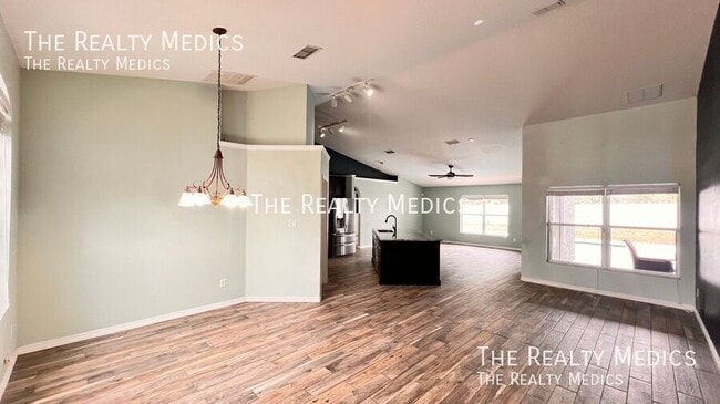 Foto del edificio - 2239 Wolf Ridge Ln