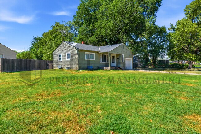 Building Photo - 2017 South Green Acres Street