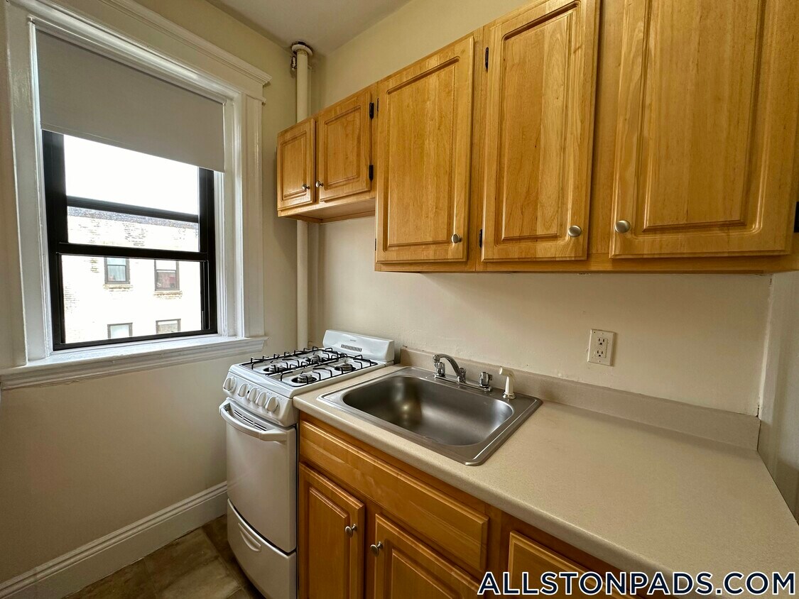 Foto principal - 1144 Commonwealth Ave