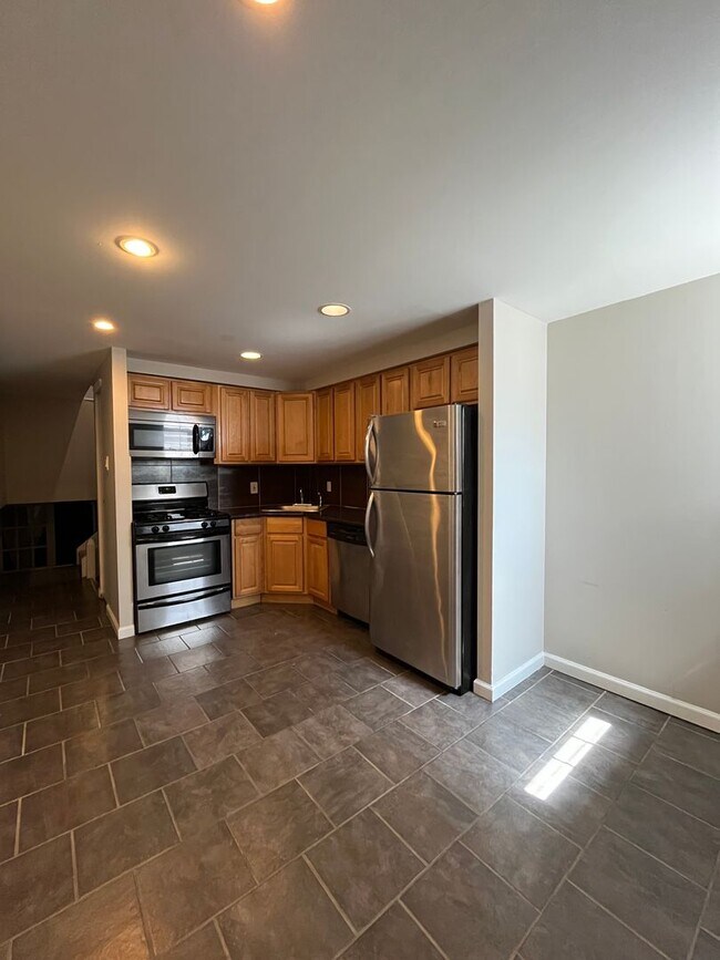 Foto del edificio - Fairmount Two Bedroom Apartment with Parking!