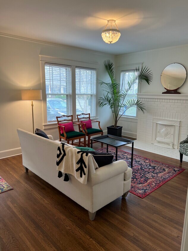 Large living room - 305 E Green St
