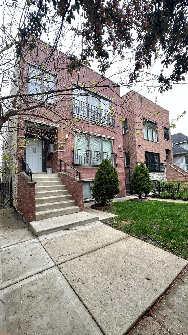 Building Photo - 5523 N Sawyer Ave