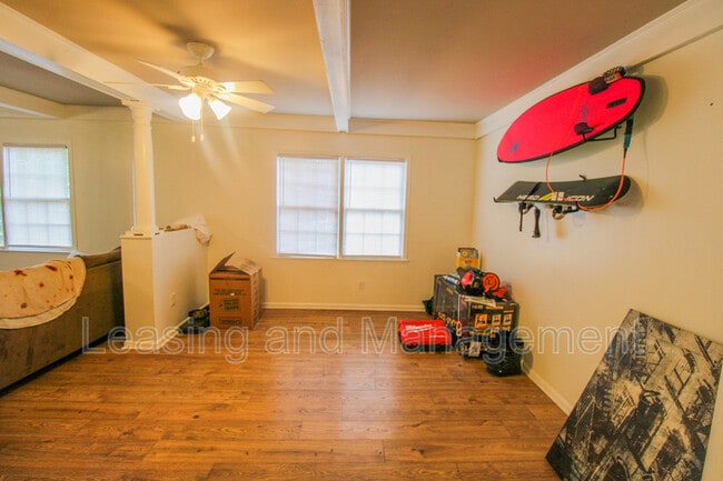 Building Photo - 1709 Mulmar St