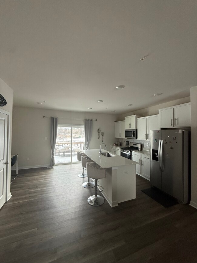 Building Photo - 7504 Day Break Dr