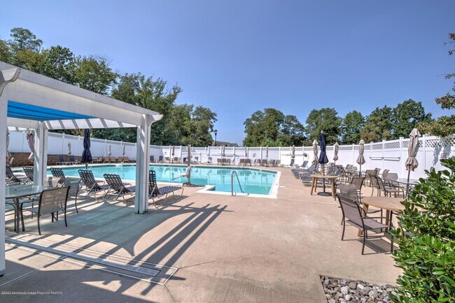 Foto del edificio - 111 Regency Ct