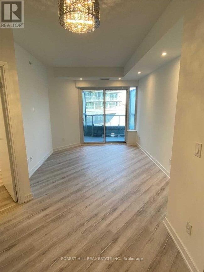Building Photo - 621 Sheppard Ave E