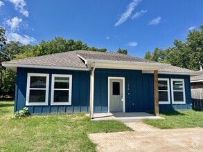 Building Photo - 238 S Oak Ave