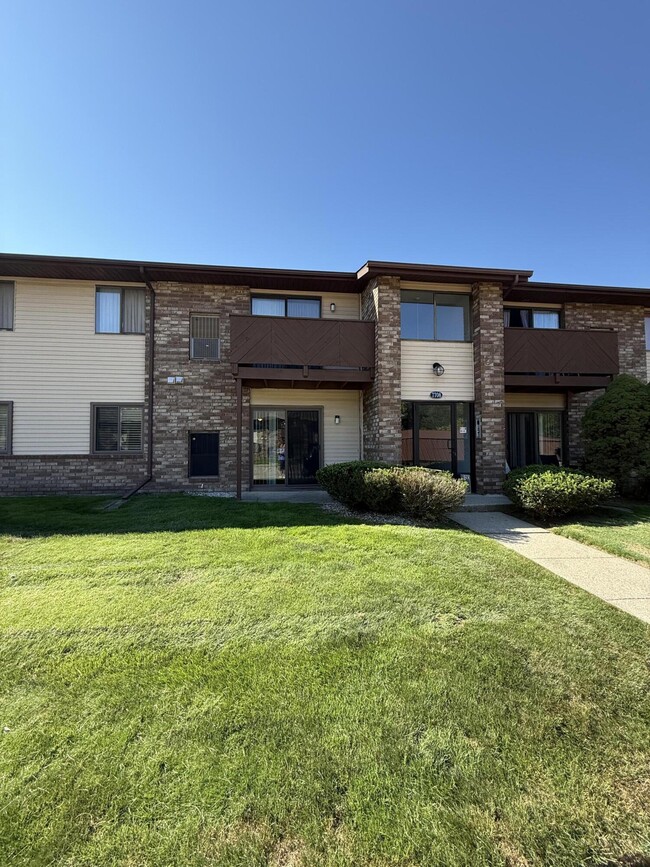 Building Photo - 7708 Manor Cir