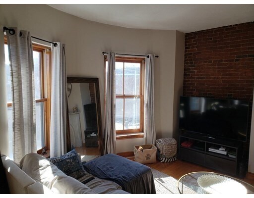 Building Photo - 673 Tremont St