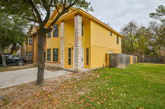 Building Photo - 3032 La Estancia Ln