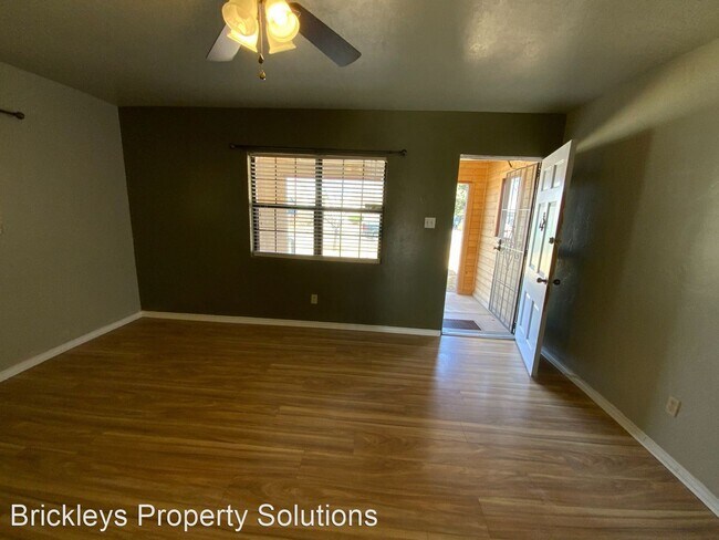Foto del edificio - 3 br, 2 bath House - 5504 Summer Ave NE