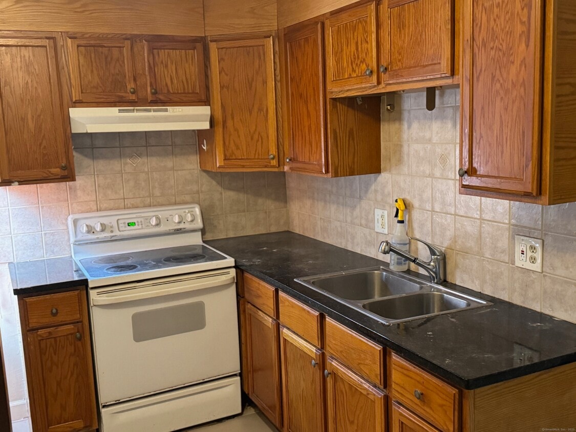 Primary Photo - 71 Deming Rd