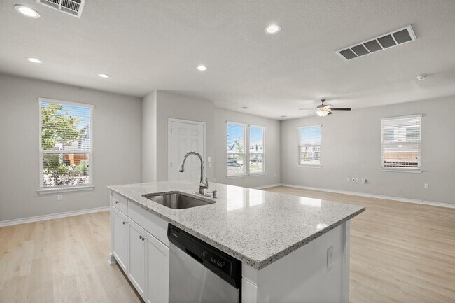 Building Photo - 11804 Clayton Creek Ave