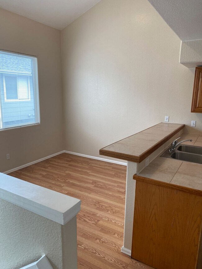 Foto del edificio - Near Buckley AFB - 2 Bedroom 2 bath + Larg...