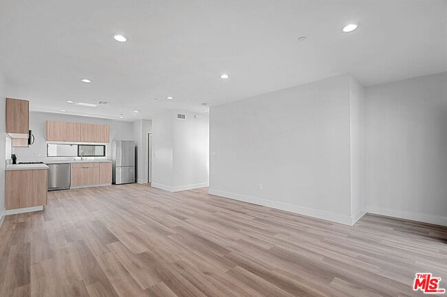Building Photo - 14802 Vanowen St