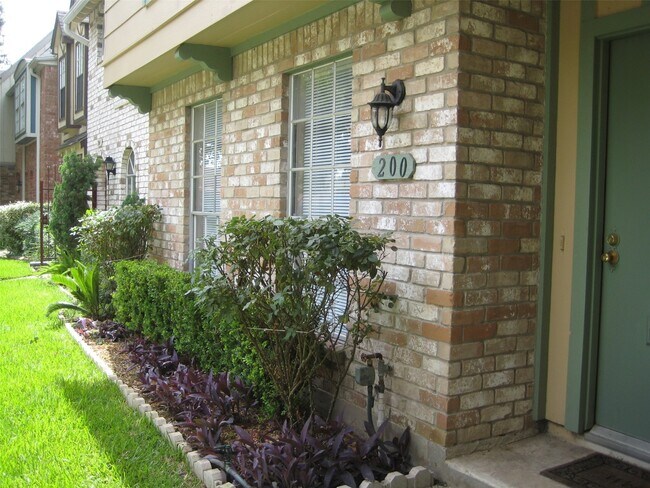 Foto del edificio - 11002 Hammerly Blvd