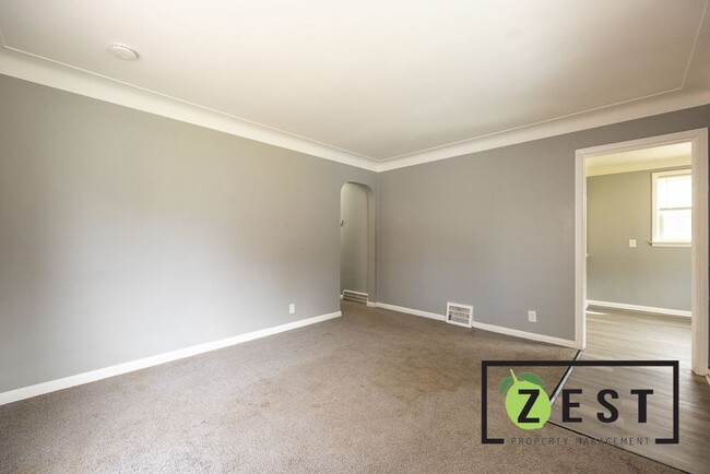 Foto del edificio - PRE-LEASING NOW!!!