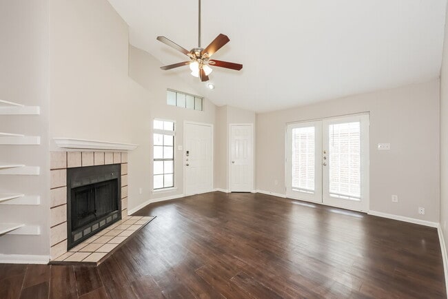Building Photo - 4747 Poppy Dr E